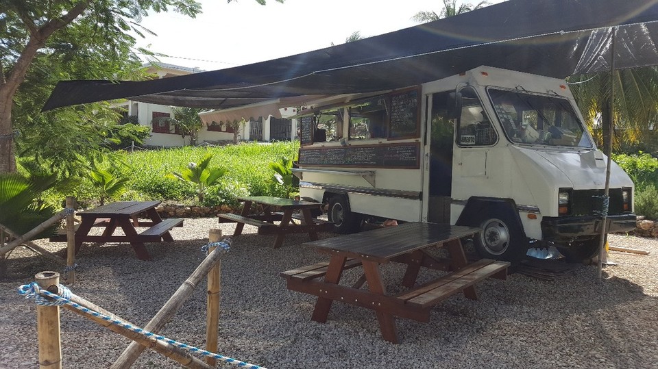 Mexiko - Mahahual - Nach einem ausgiebigen Foodtruck Essen, ging es wieder Richtung Mahuhual.
