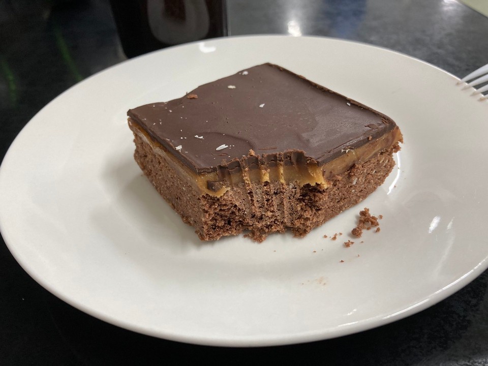 Neuseeland - Gisborne - Mal wieder was süßes für Arbeit gegönnt 🤤 Schokoladen-Karamell-Kuchen mit Kokos