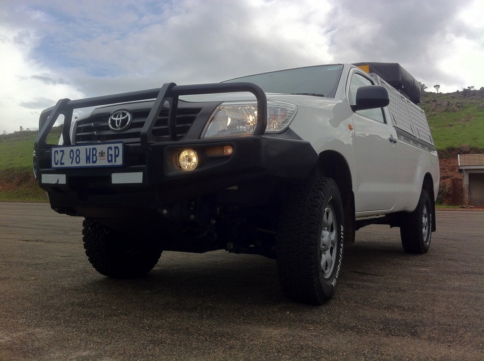 Südafrika - Johannesburg - Ein Toyota Hilux, 4x4, mit erweitertem Tank (160l) und Zelt auf'm Dach...