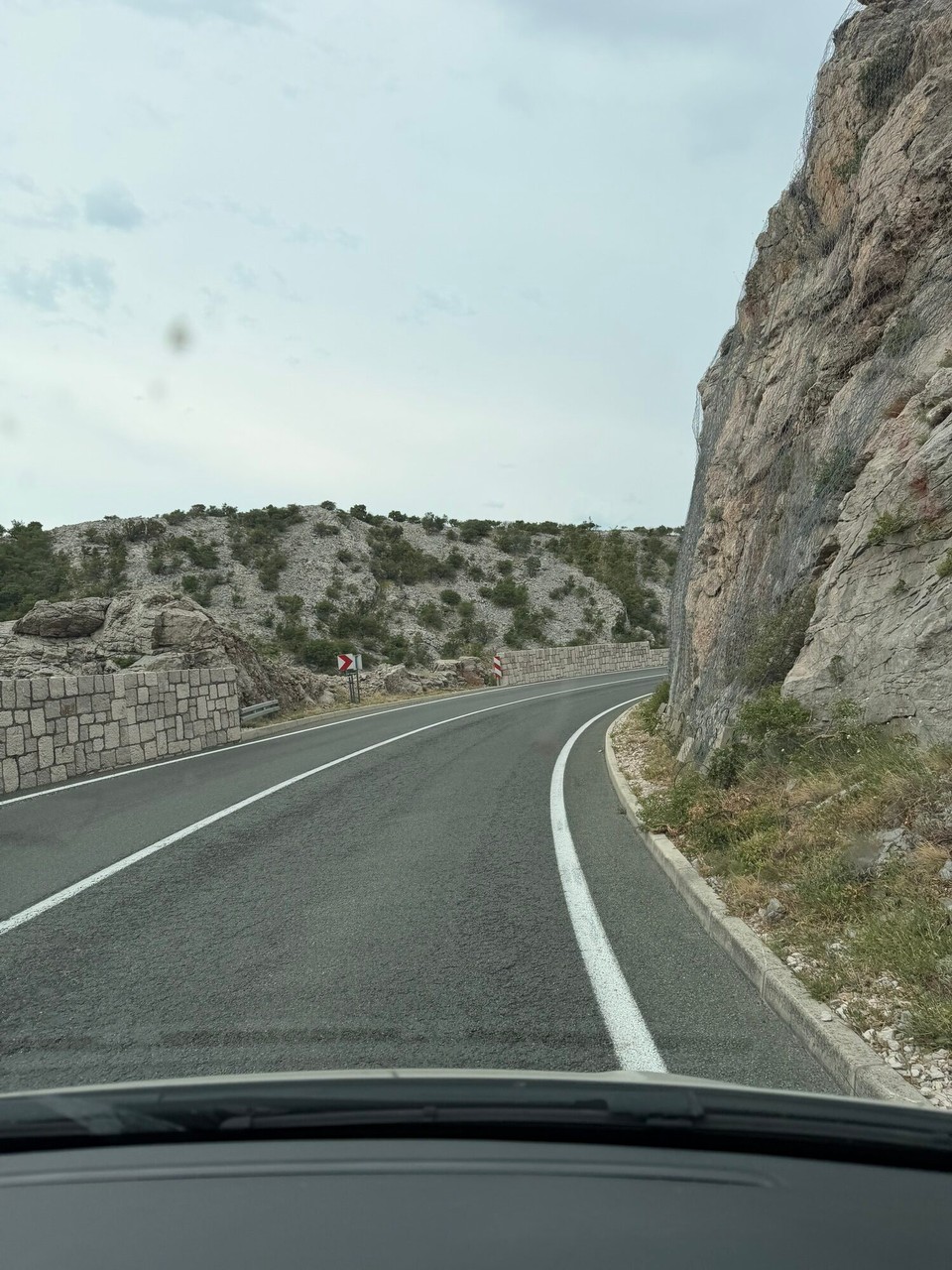 Kroatien - Rovinj - Küstenstraße bei Senj