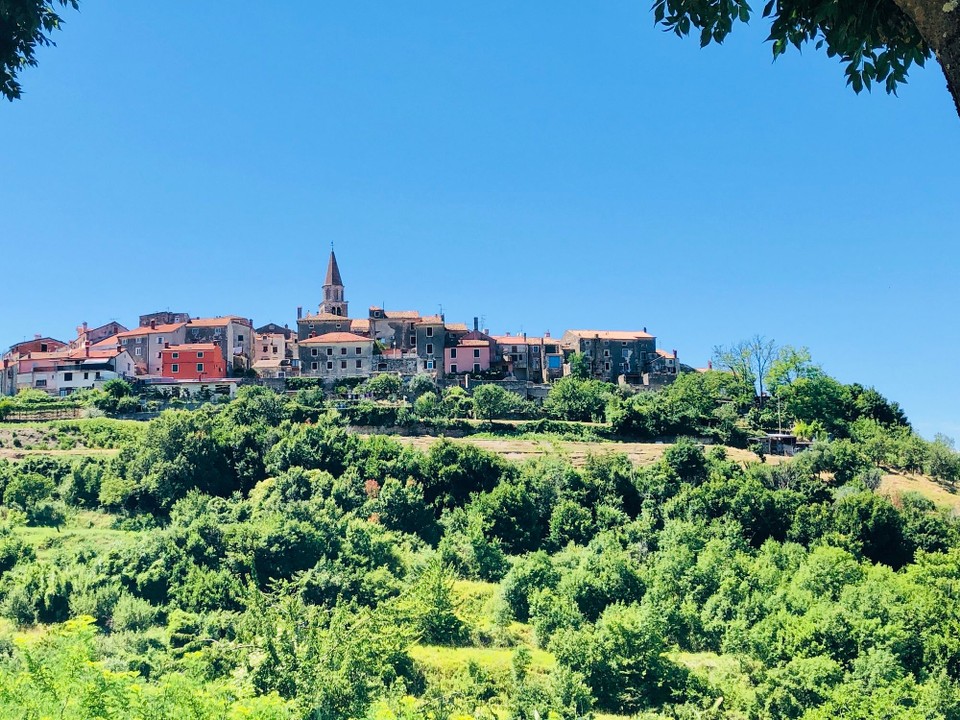 Kroatien - Grožnjan - Buhe das schöne Bergdorf und Hochburg für Trüffelliebhaber