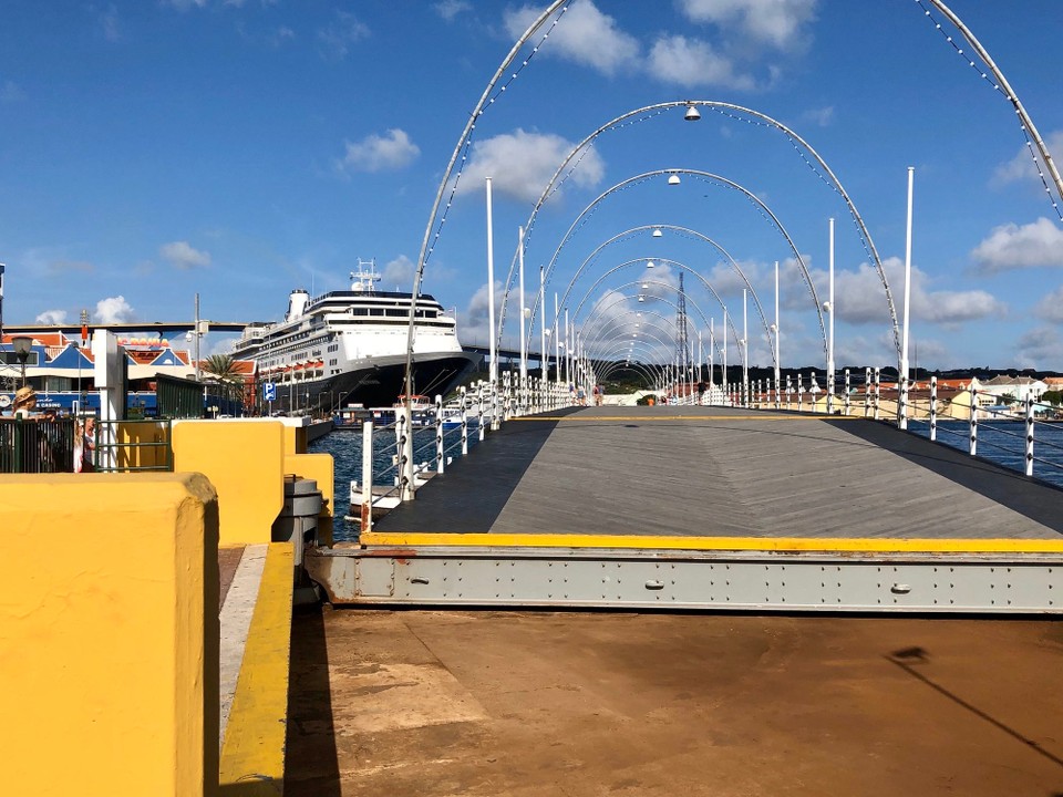 Curaçao - Willemstad - Schwenkbrücke eingefahren