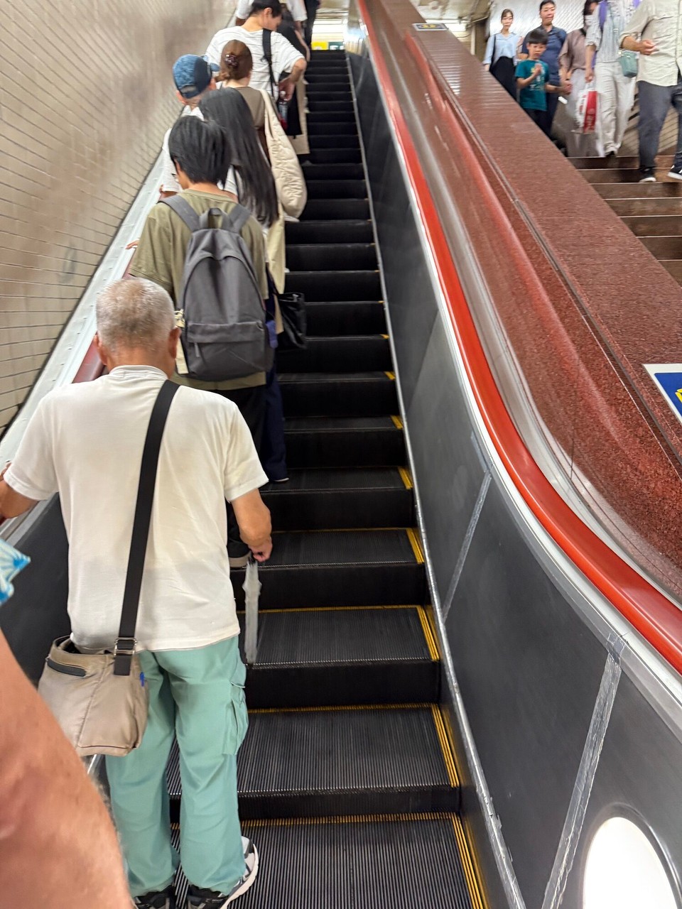 Japan - Chiyoda - Immer schön anstellen