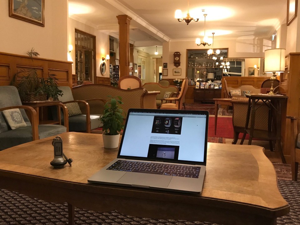  - Schweiz, Wengen - Foyer von dem Hotel Falken und temporäres Tripmii Office. 
