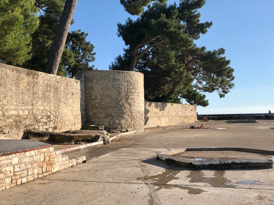 Kroatien - Novigrad - Stadtmauer Novigrad