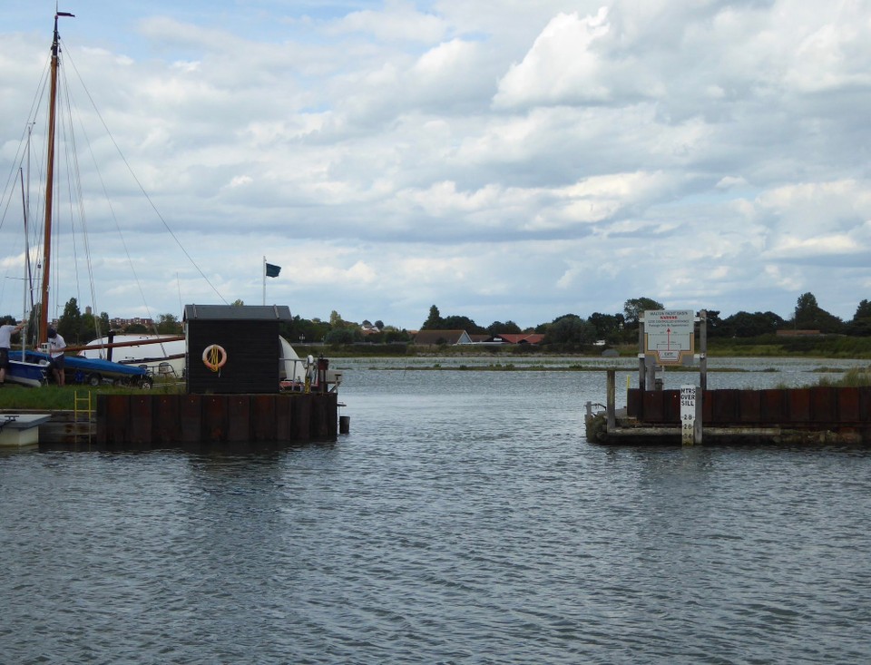 United Kingdom - Walton On The Naze - There is a cill at the entrance to the pond, which keeps the marina water at a certain level, and when there is sufficient depth, a ‘gate’ or warning sign drops.
