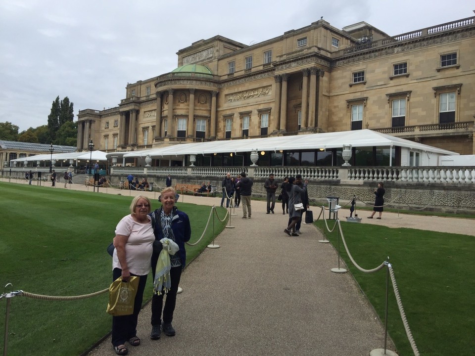  - United Kingdom, London - Buckingham Palace gardens