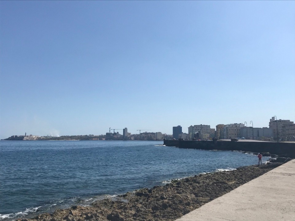 Kuba - Havanna - Einmal am „Malecon“ entlang gelaufen...
Wir wissen nicht ganz genau, warum er in allen Reiseführern so toll beschrieben wird 🤔 