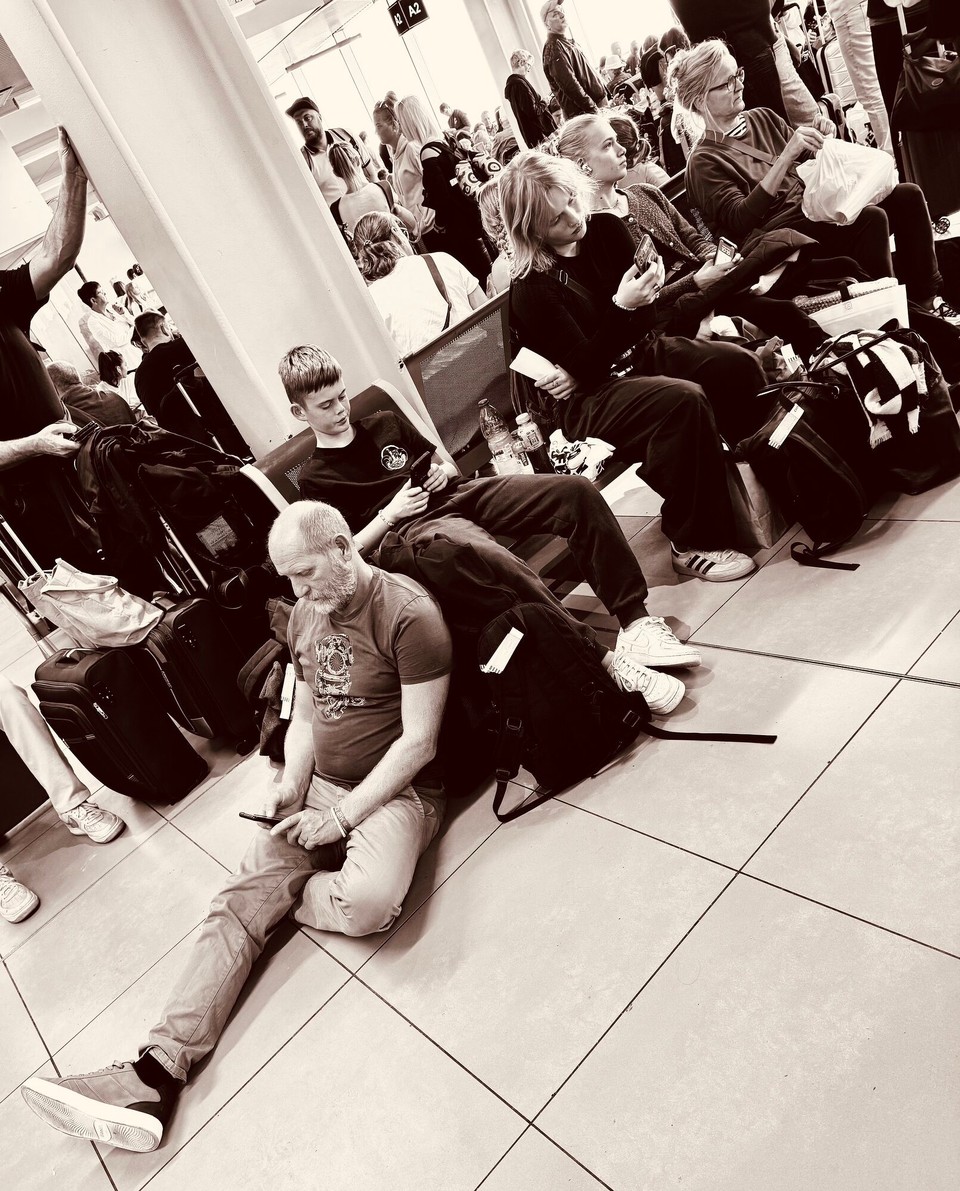 Griechenland - Nea Alikarnassos - Rückreisewelle… der Flughafen ist voll. Aber dafür läuft es überraschend gut. Jetzt nur noch warten. 