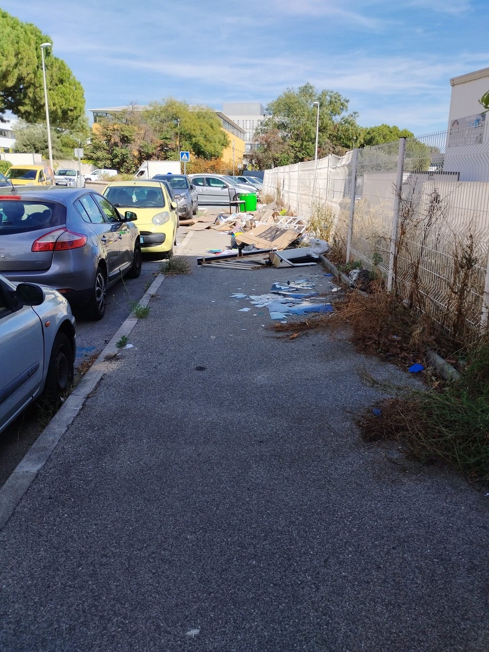 Frankreich - Marseille - Hier in Marseille: so schauen die Gehsteige aus.......