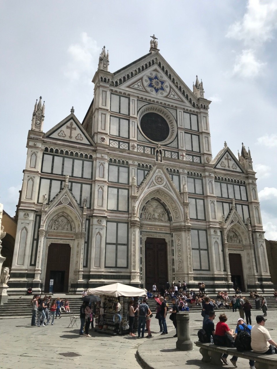 Italien - Florenz - Santa Croce, ein dreischiffiger Kirchenbau aus dem 13. Jahrhundert erlangte vor allem wegen seiner Grabmäler für Galilei, Michelangelo, Rossini und der Fresken Berühmtheit