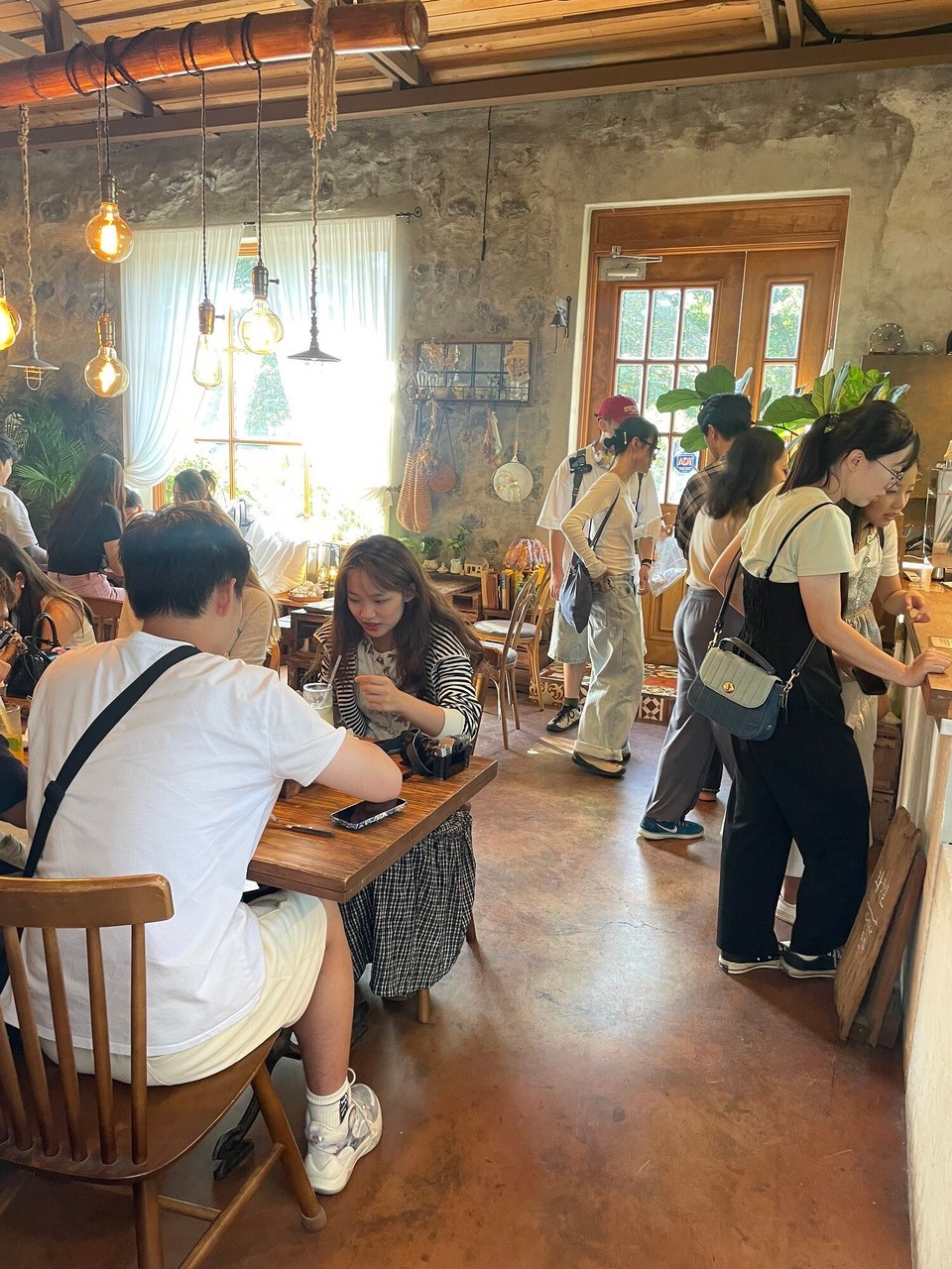 대한민국 - 서귀포시 - Es isch offebar zimmli populär. Wo mir gange sind sinds in Schlange vor em Kafi aagstande!