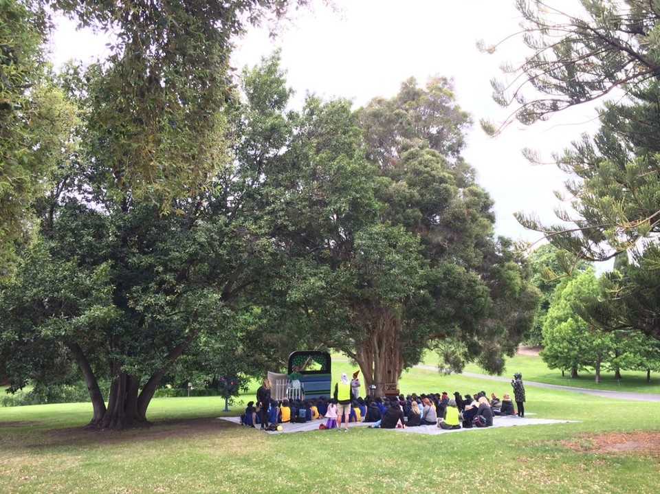 Australien - Sandy Bay - Auch das ist Tasmanien - Schule im Freien bei Schauerwetter