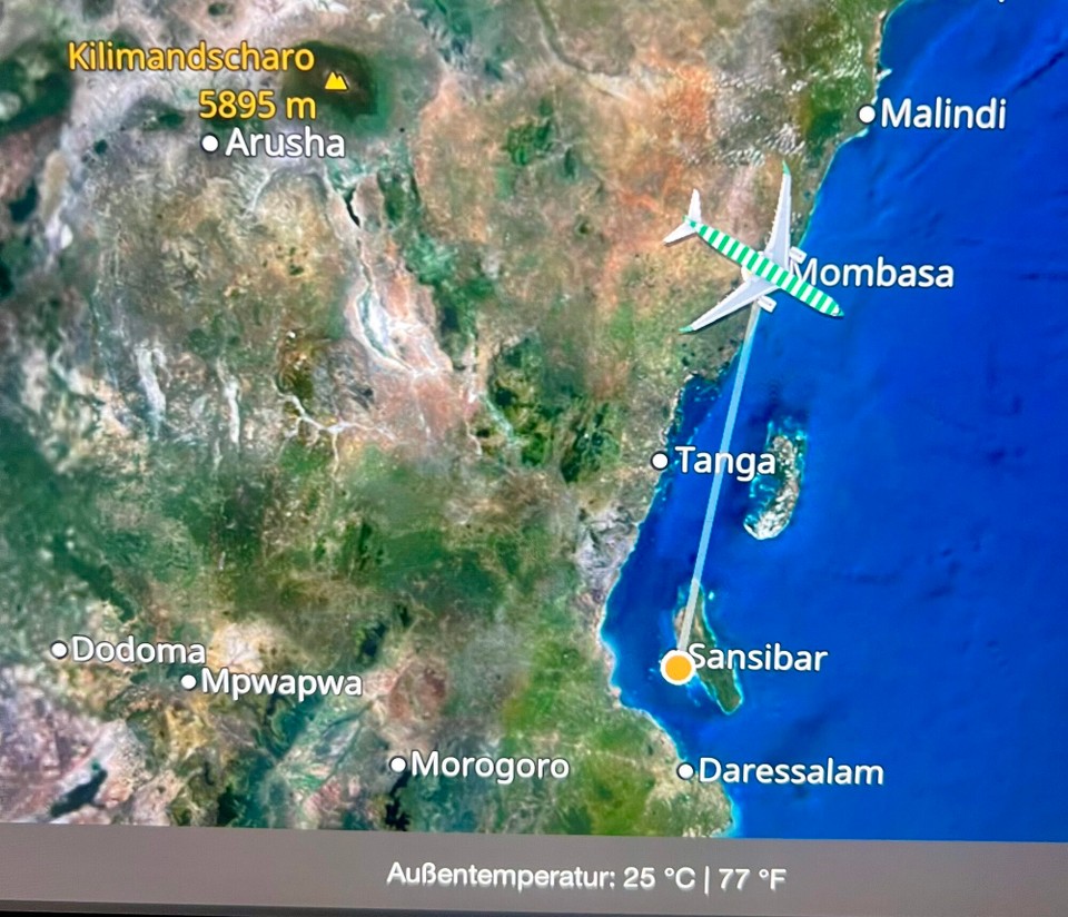 Kenia - Changamwe - Ein paar Fluggäste rausschmeissen, auftanken und weiter geht’s nach ca. einer Stunde am Boden. 