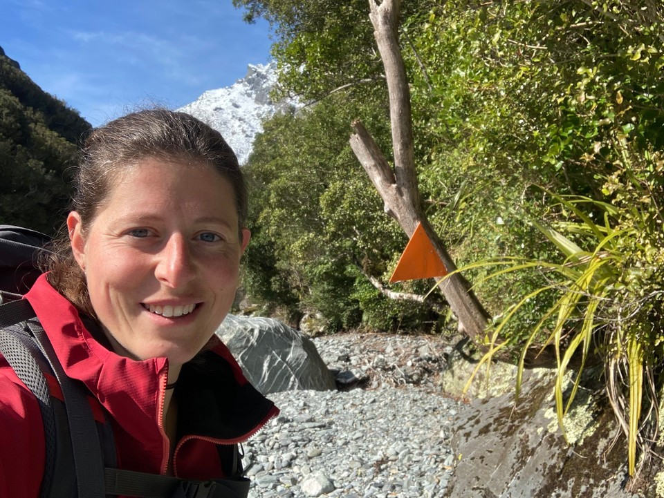 Neuseeland - Whataroa - Orangene Dreiecke zu sehen ist immer eine Freude, das heißt ja ich bin auf dem richtigen Weg