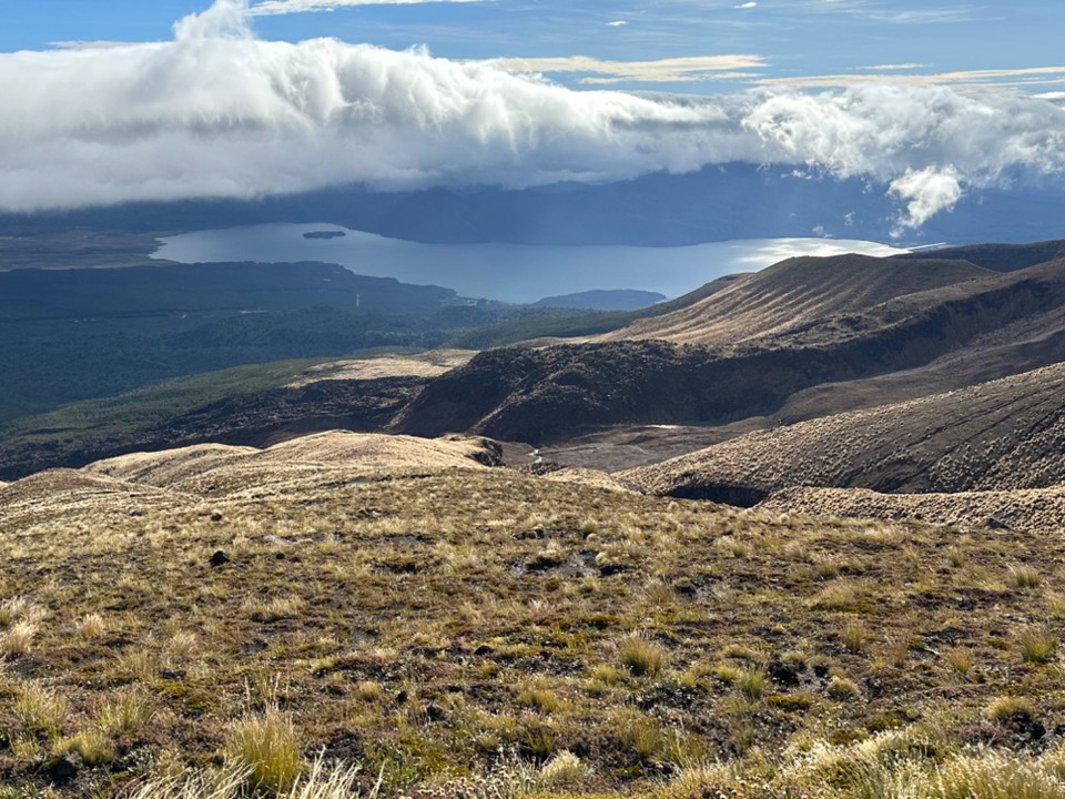 Neuseeland - Tongariro - Der Descent Rückweg ist wunderschön mit herrlichen Aussichten auf die Lake Rotoaira 
