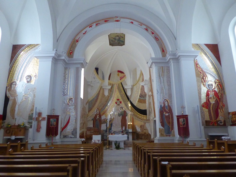 Slowenien - Vipava - Die Kirche mit prächtigen Wandbildern