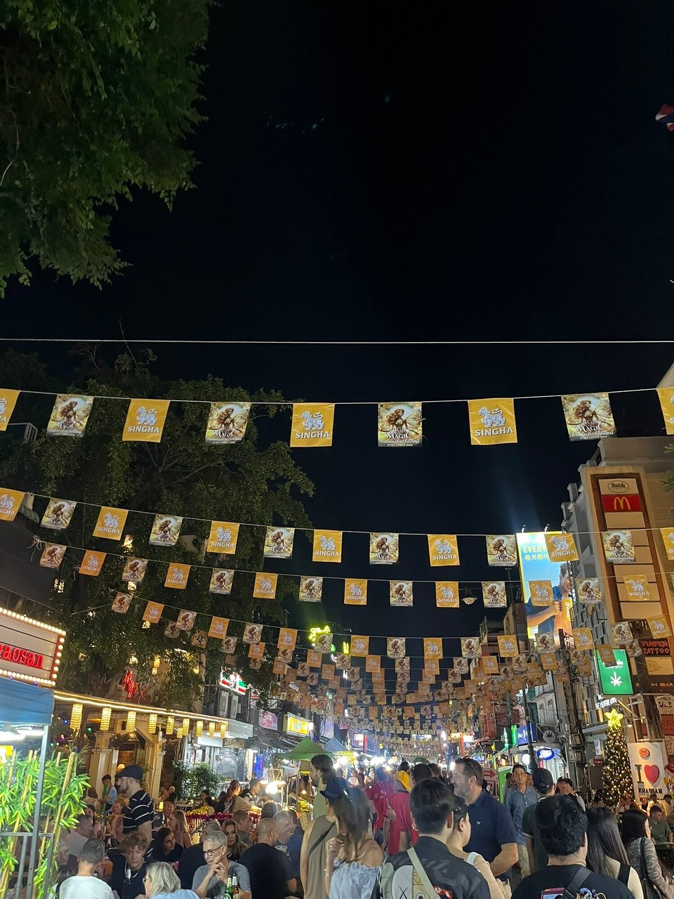 Thailand - Bangkok - Khao San Road is everything you expect and more. Super busy and LOUD. Crocodile meat on offer, as well as laughing gas and insects. We went to a few bars and had a dance in a club. We met people from Sweden, Scotland and of course England 😂. Got home at 3.45am! 