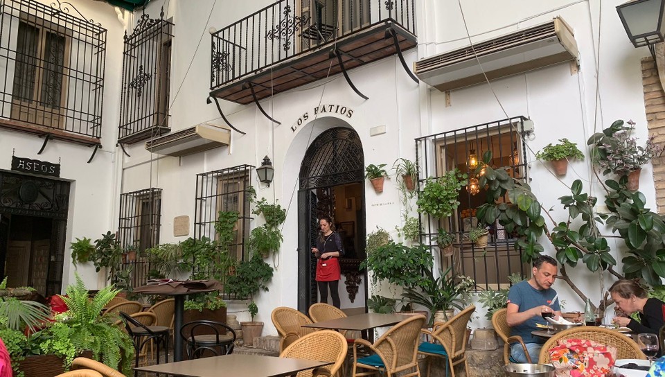 Spanien - Córdoba - Restaurant in einem idyllischen Pátio