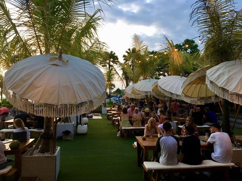 Indonesien - Seminyak - The Lawn, Canggu