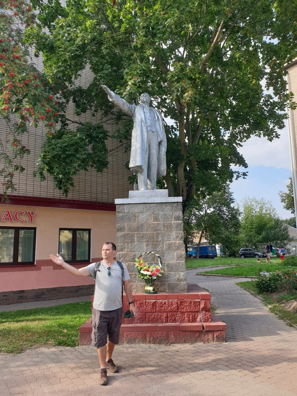 Belarus - Niasviž - Luke and Lenin - Niasviž 