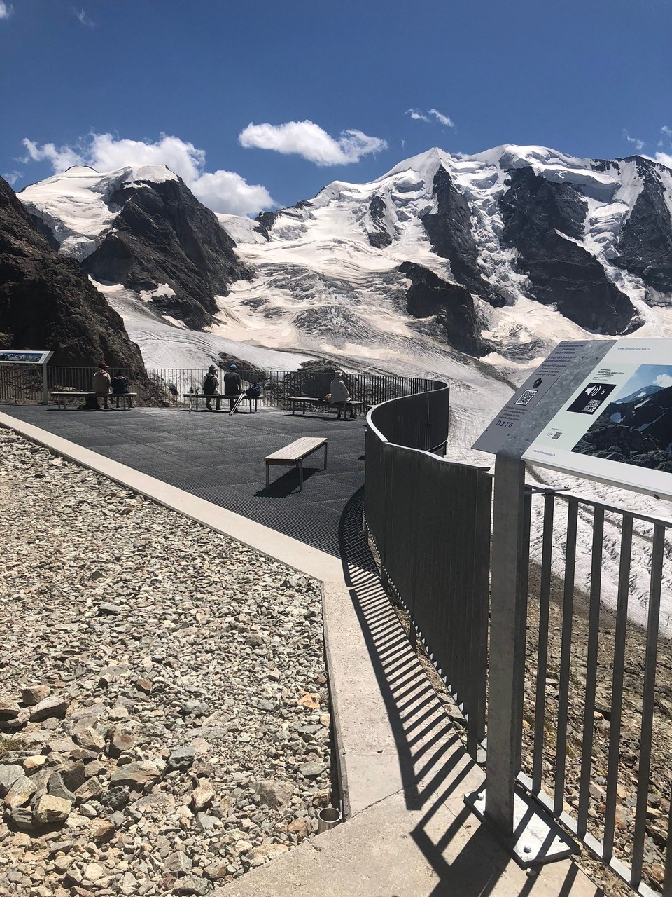 Schweiz - Pontresina - beim Aussteigen aus der Gondel 