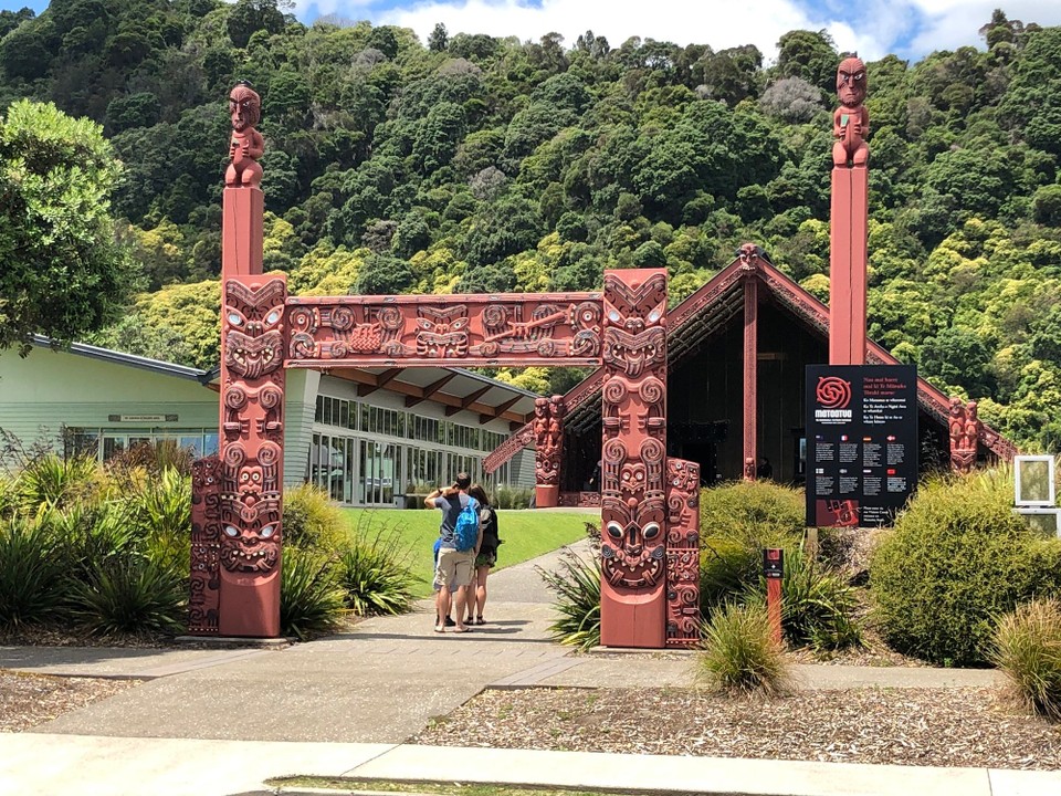 Neuseeland - Ōhope - Mataatua – The House That Came Home