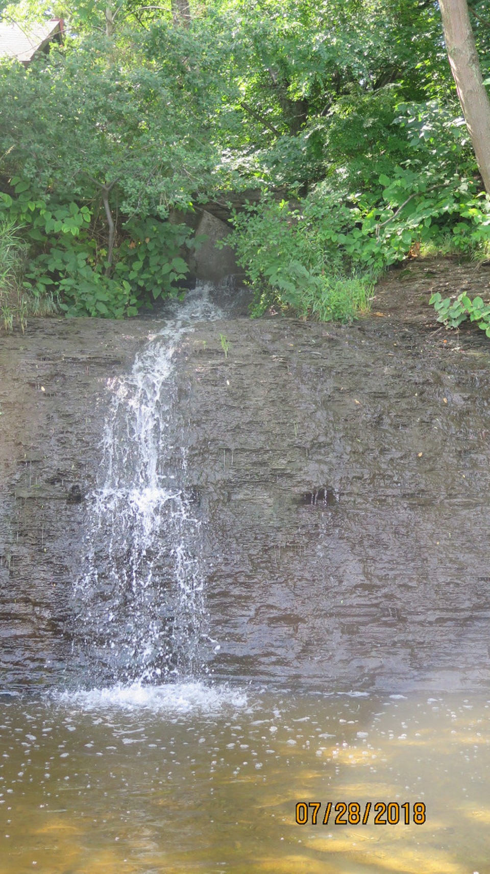 USA - Westfield - Wasserfall direkt am Strand