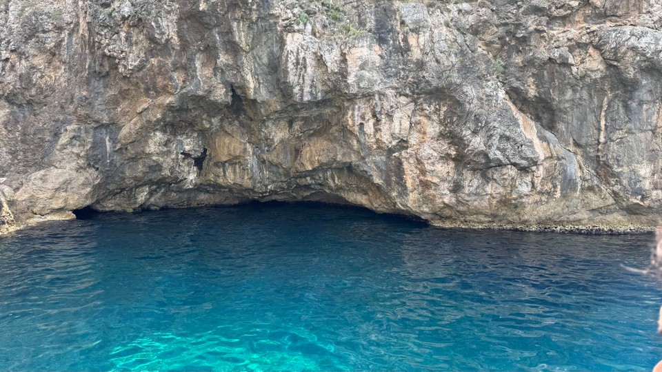 Kroatien - Dubrovnik - Eines der Highlight war die Blaue Grotte.
Wir sind dort hineingeschwommen und der Anblick war schon magisch.