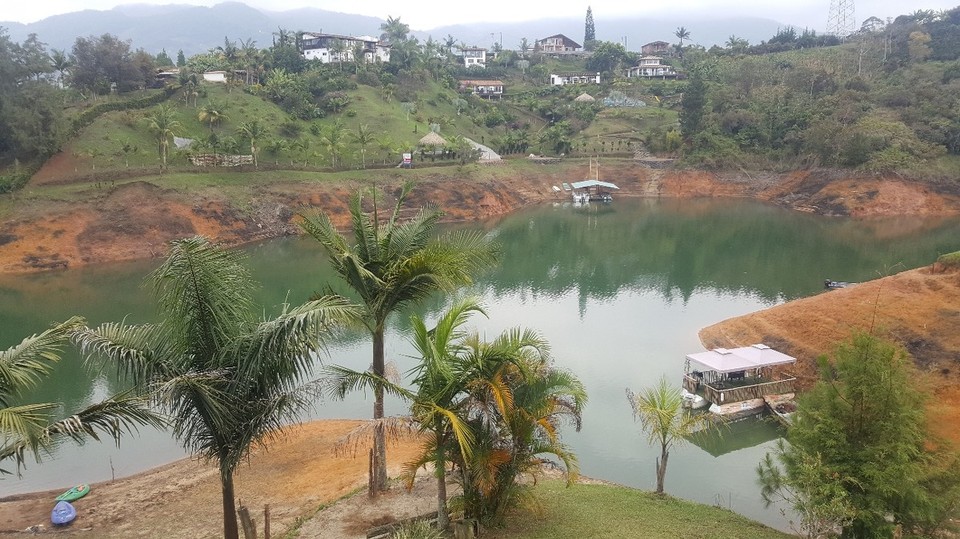 Kolumbien - Medellín - Hier leben reiche Kolumbianer. ein haus kostet 1 Mio. Euro!
