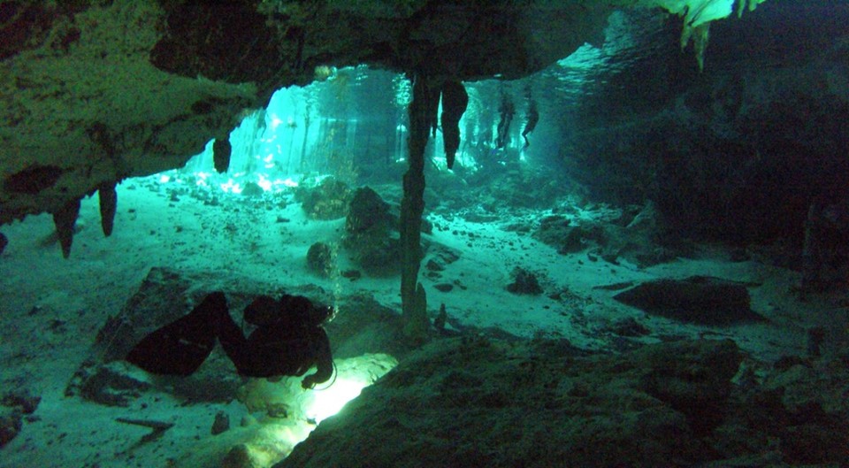 Mexiko - Dos Ojos Cenote - Eine unterirdische Welt, wie man sie nur selten zu Gesicht bekommt...