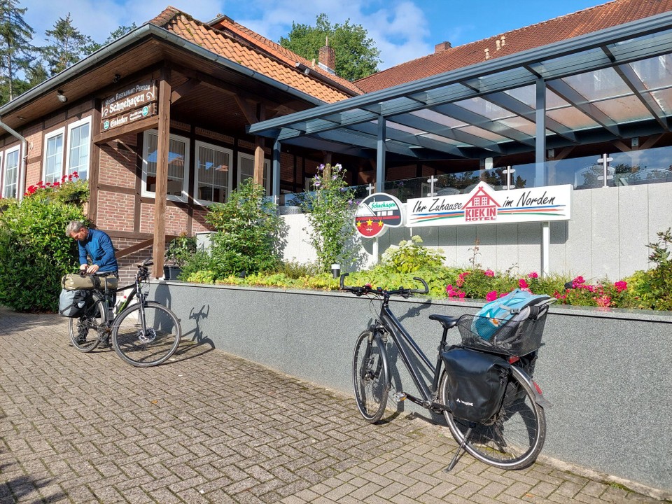 Deutschland - Bad Fallingbostel - Abfahrt Richtung Hannover, heute wieder bei Sonnenschein.