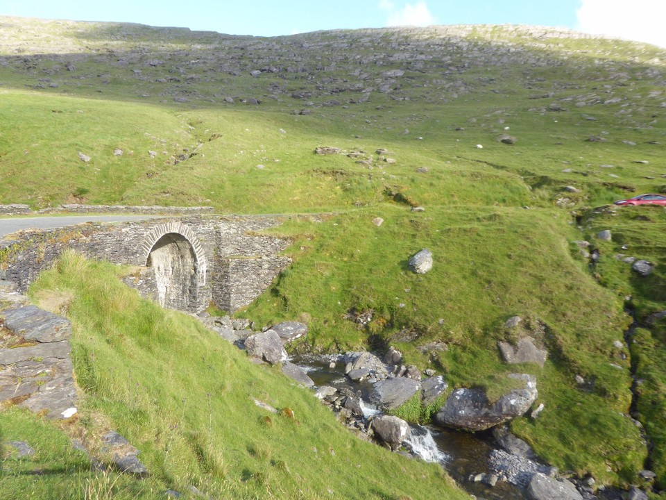 Ireland - Tuosist - …and tunnel.