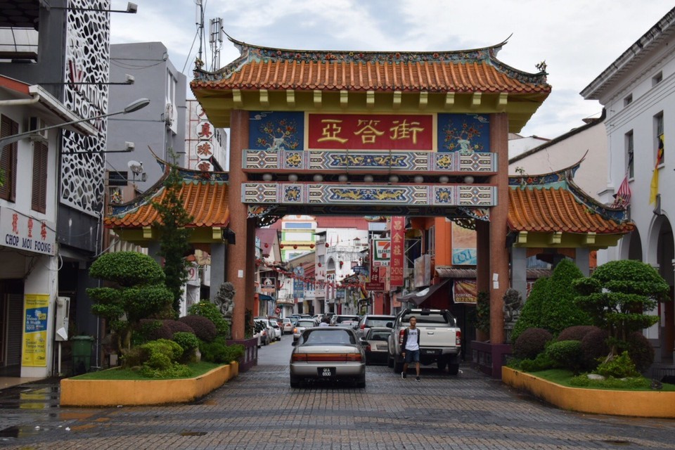 Malaysia - Kuching - Überwiegend scheint die Bevölkerung aus China zu stammen da es sehr viele Tempel gibt.