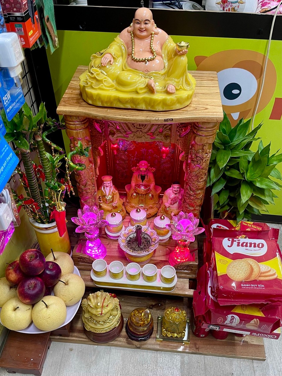 Vietnam - Ho-Chi-Minh-Stadt - i jedem Gschäft und Huus hends die Altar