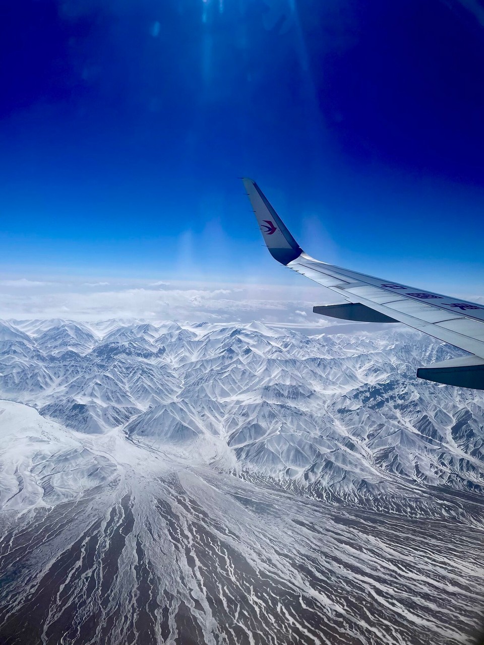 China - Jiuquan - Uf em Flug uf Dunhuang - Übergang vo Schneeberge id Sandwüesti