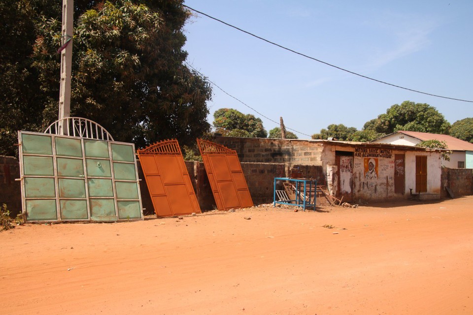Gambia - Sukuta - auf dem Weg zum Strand