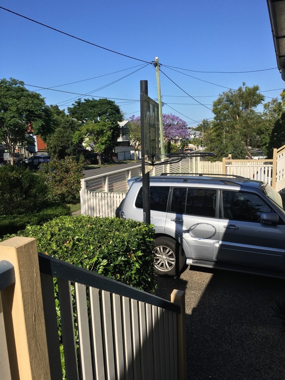 Australien - Maroochydore - Der Vorgarten.
Die meisten Leute fahren hier riesige Autos 🚗 