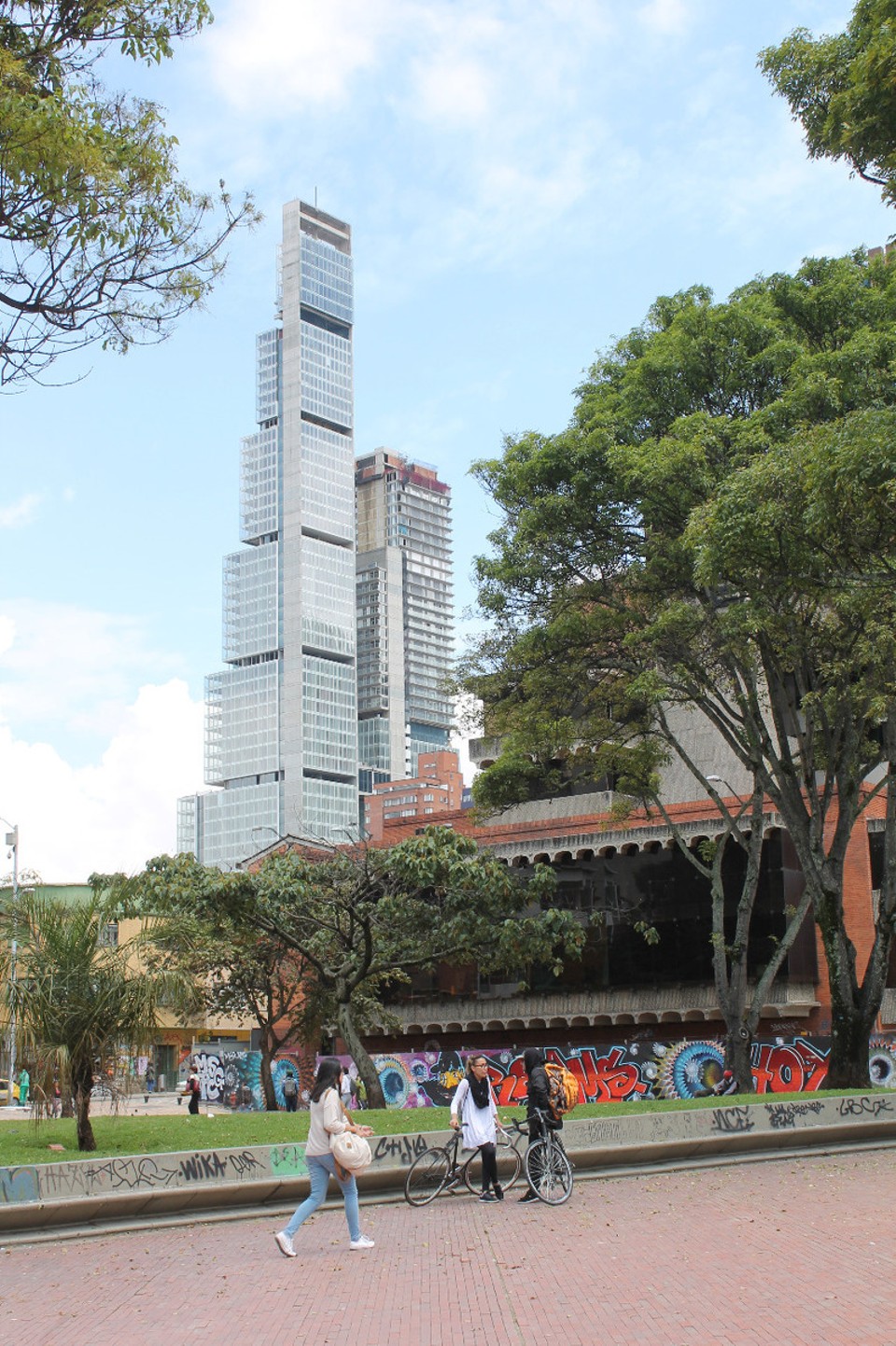 Colombia - Bogotá - BD Bacatá - Der höchste Turm Bogotás