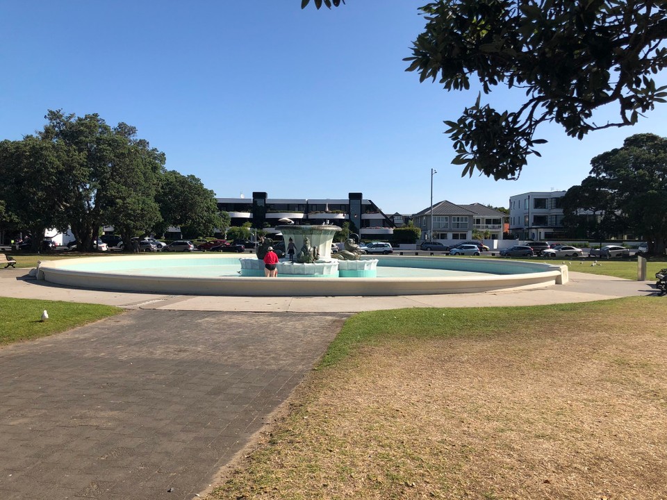 Neuseeland - Orakei - Brunnen führt wie vielerorts kein Wasser aufgrund der Trockenheit. 