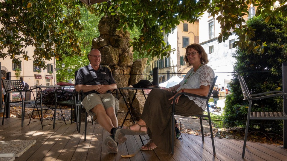 Italien - Lucca - Vor unserem Apartement hat ein neues Restaurant eröffnet