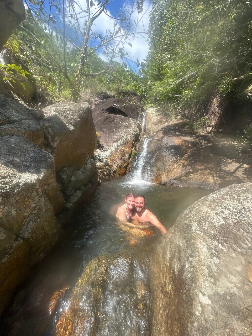 Thailand - Koh Samui - Nach dem Abstieg kurz in Quellwasser schwimmen 