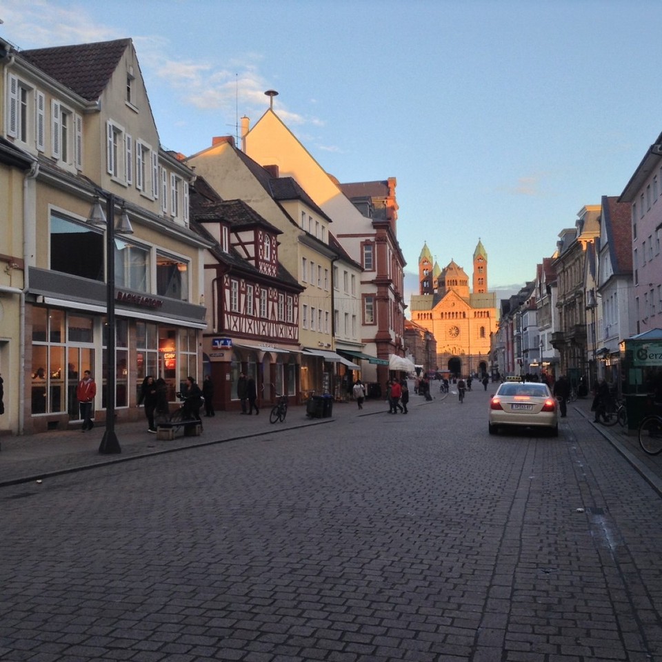 Deutschland - Speyer - Der gewaltige Dom prägt das Stadtbild.