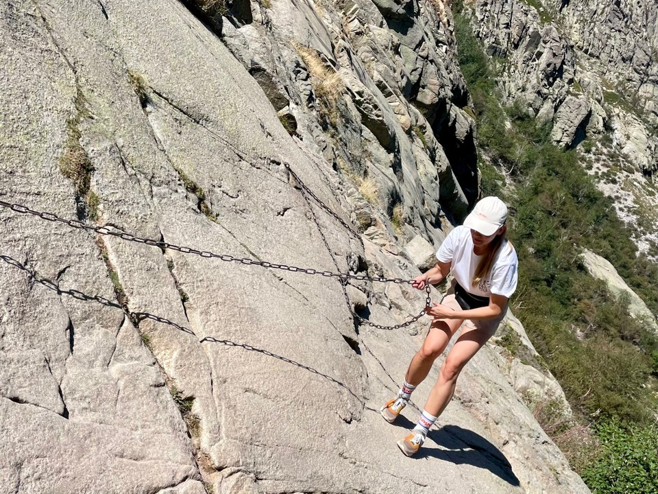 Frankreich - Corte - Zeitweilig war es richtig steil und es ging nur mit Hilfe einer Kette weiter. 