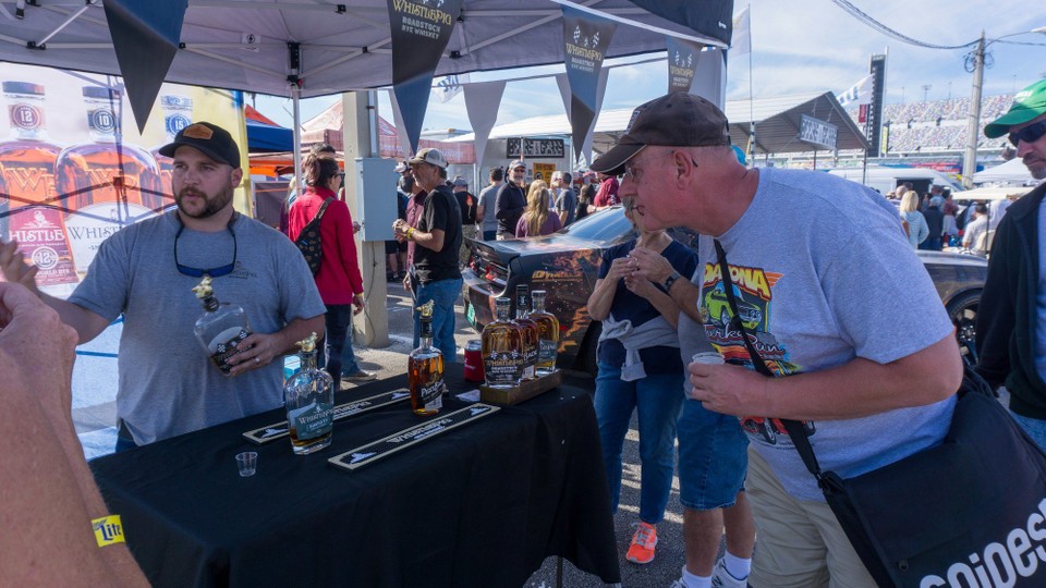 USA - Daytona Beach - Auch mal einen Whiskey? Aber gerne doch!