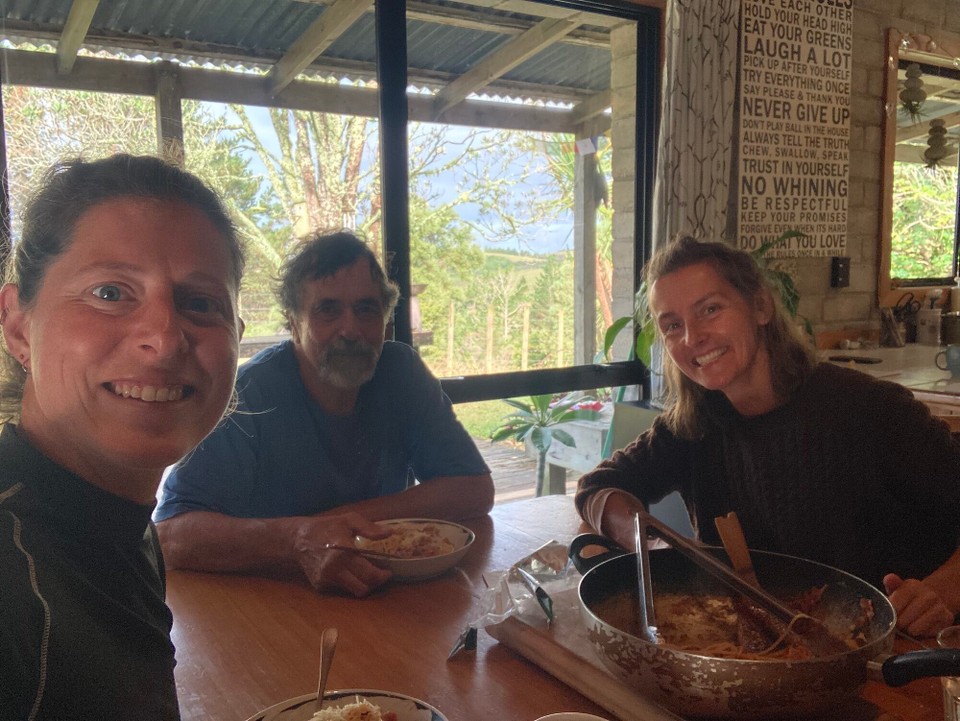 Neuseeland - Hikurangi - Abendessen bei Sam‘s Dad Dennis und seiner Österreichischen Freundin Martina 😅