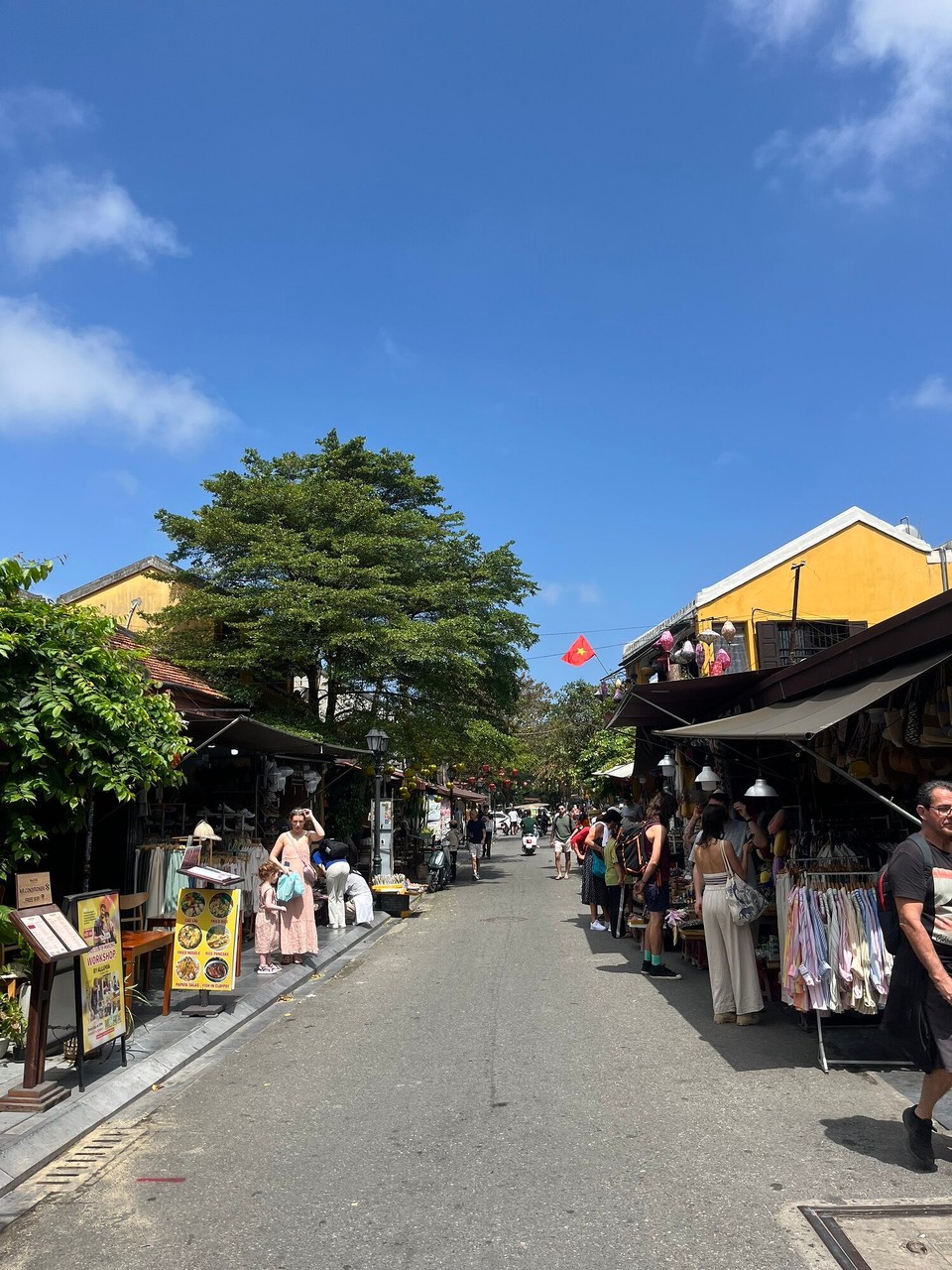Vietnam - Hoi An - What a night - the boys were smashed last night and were still on the beers when I woke up. We went down for breakfast and then got a grab to the old town to explore. Did some shopping before eventually getting back on the beers 