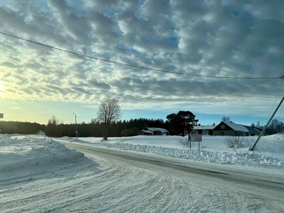 Norwegen - Kautokeino - Nur noch Schneebedeckte Strassen. Entgegen kommender Verkehr wirbelt ganz schön Schnee auf. 