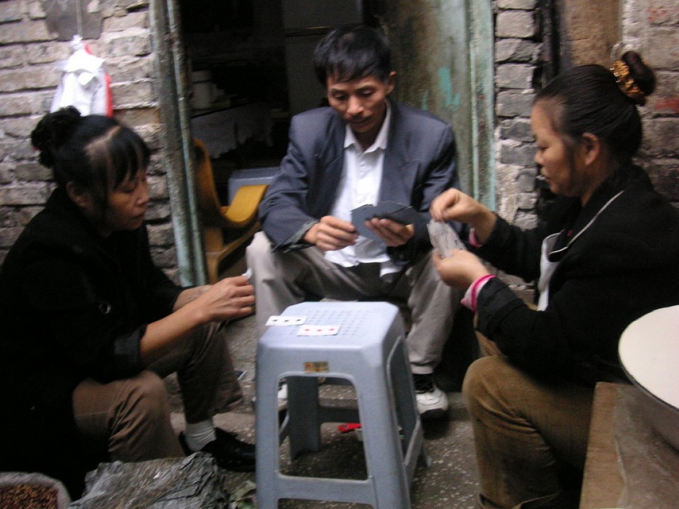 China - Chongqing - Spieler vor der Haustür....