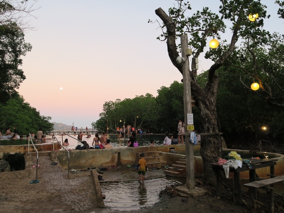 Philippines - Busuanga - Tres frequente par les locaux a la nuit tombee